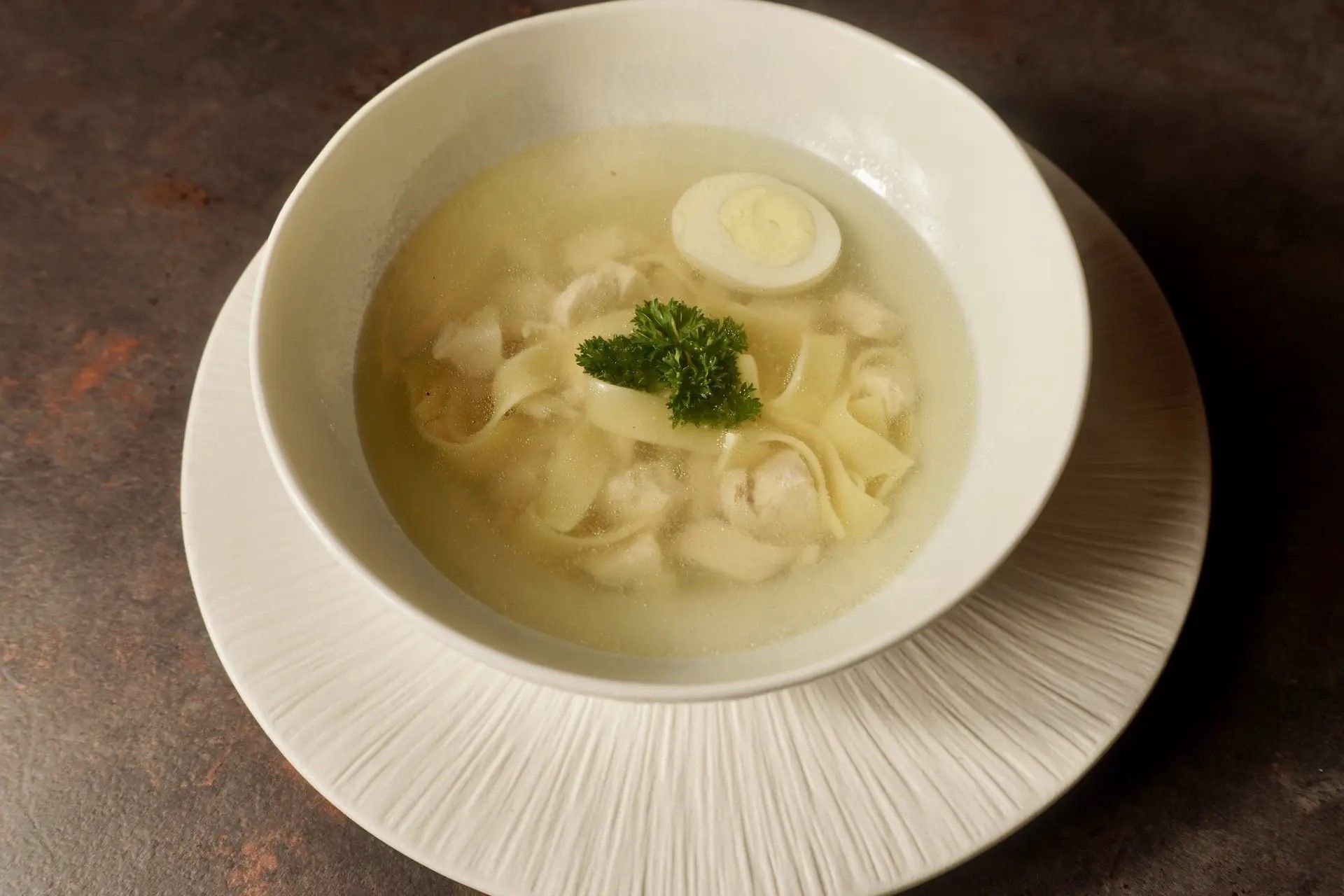 Куриный бульон с лапшой