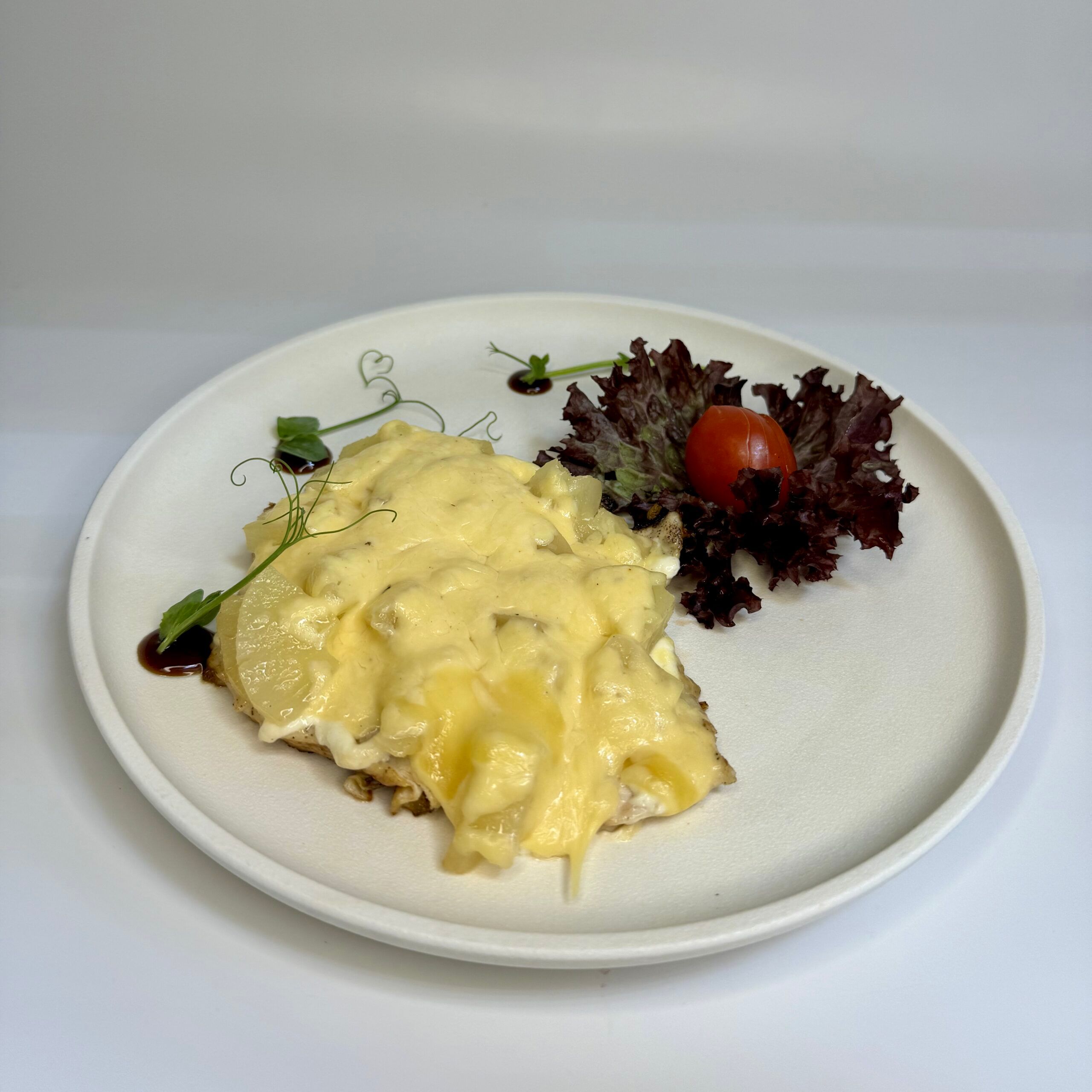 Грудка куриная с сыром и ананасом