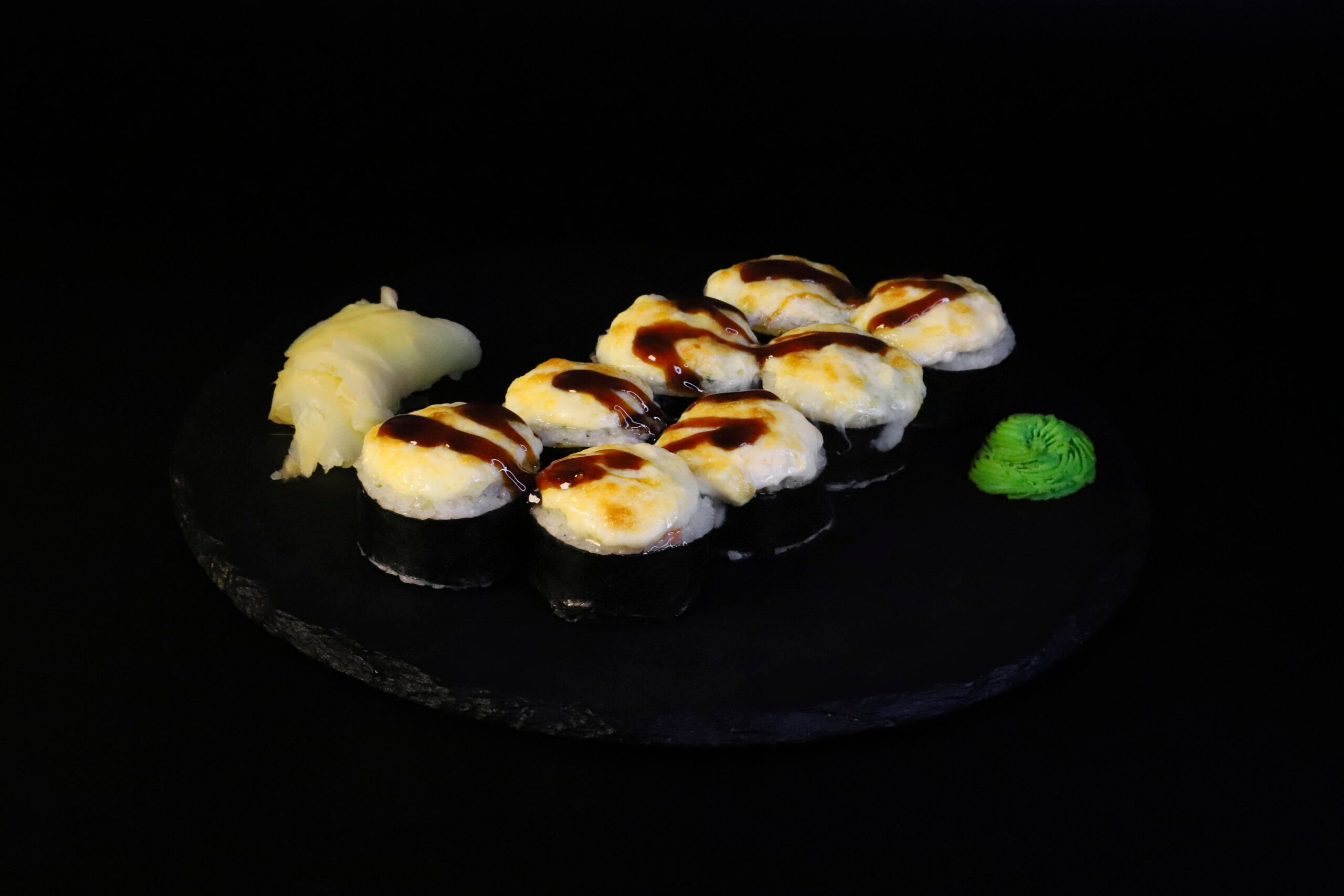 Запечённый ролл с крабом