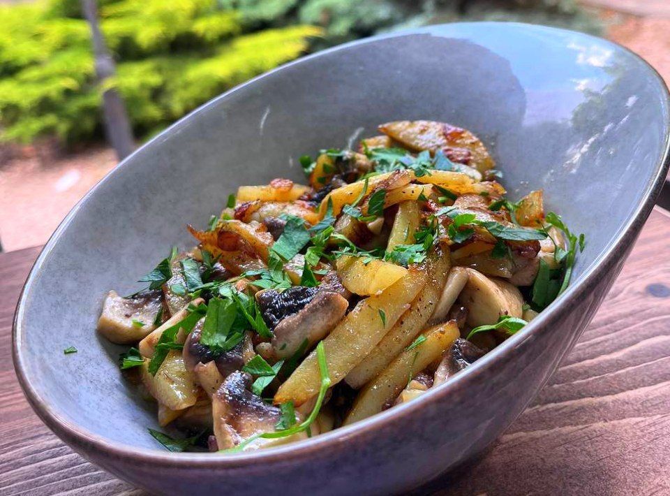СКОВОРОДКА С ГРИБАМИ И ЛУКОМ
