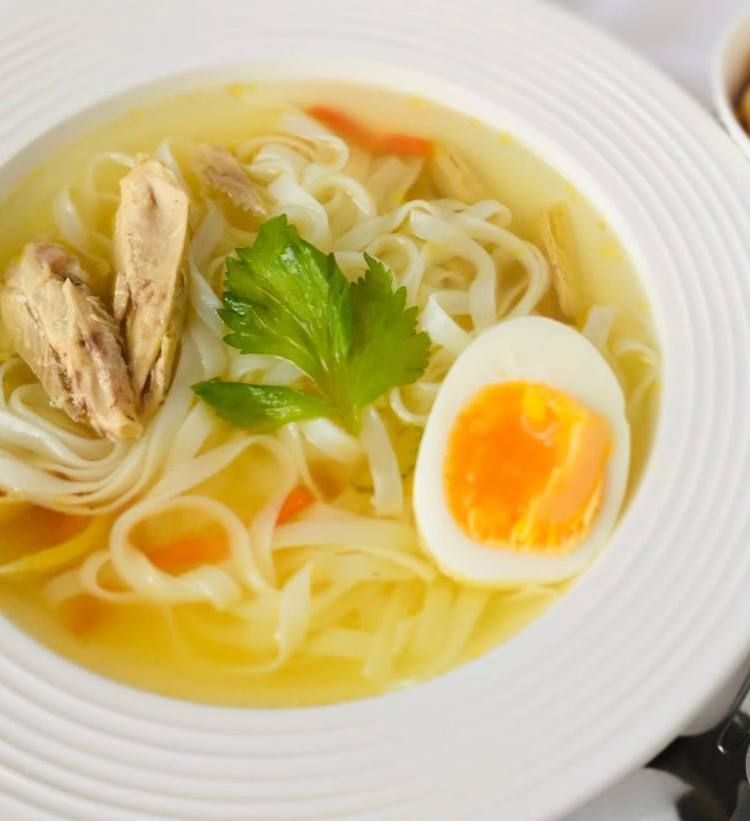 Куриный бульон с лапшой